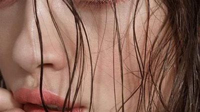 والد ياسمين صبري ينشر صور حفل خطوبتها وزواجها الأول وغرفة نومها