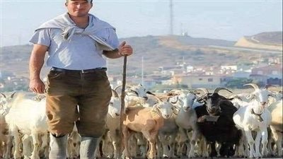 الفنانة يسرا تكشف لأوّل مرّة ماذا فعل بها والدها بسبب مشهد “الب@وس”!!