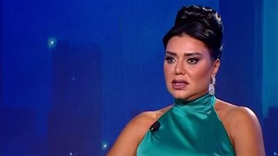 رانيا يوسف: كنت بصلي صلاة المسلمين في الكنيسة.. وأول سېجارة شربتها كانت في حمام المدرسة