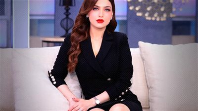 ياسمين عز تعلن توقف برنامجها على MBC مصر