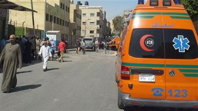أم تلقى ابنتها من البلكونة لكثرة البكاء 
