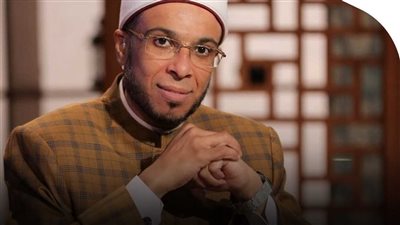 داعية إسلامي: اللي تنزل من بيتها بنص كم معندهاش أخلاق ولا دين